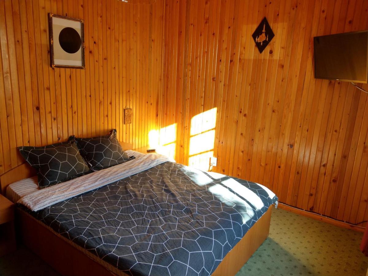 Chaletu Grandpa's Hidden Crib, 6 Bedroom, Pet Friendly *