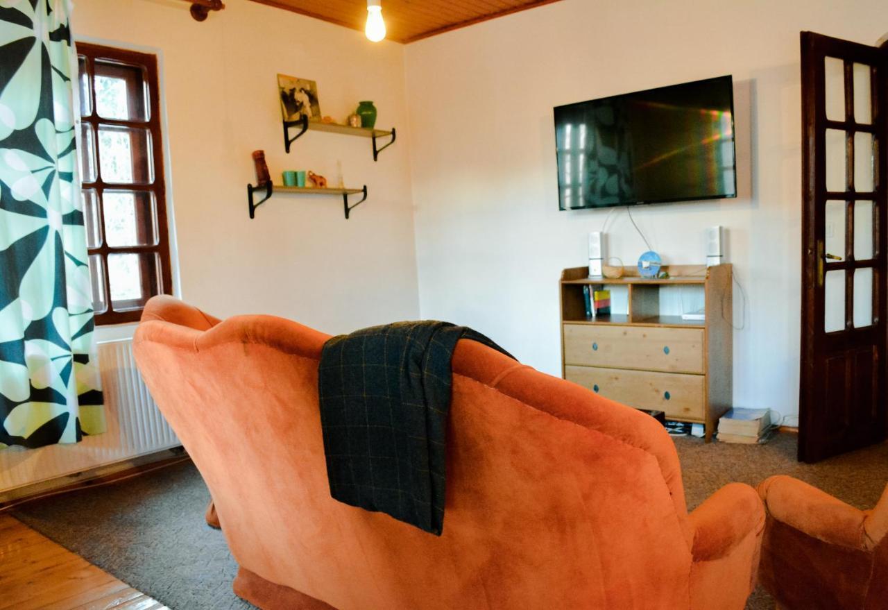 Grandpa's Hidden Crib, 6 Bedroom, Pet Friendly Chaletu *