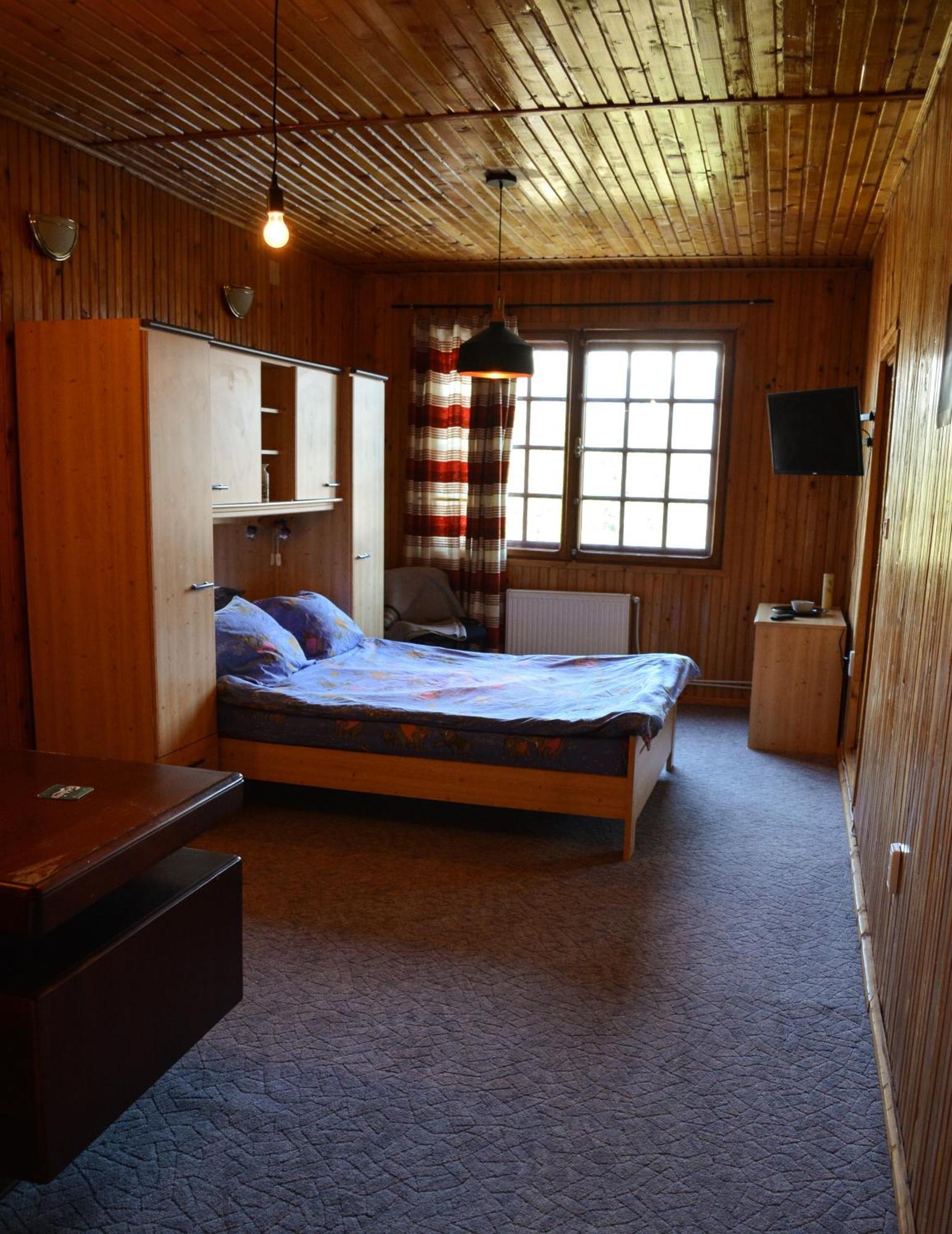 Chaletu Grandpa's Hidden Crib, 6 Bedroom, Pet Friendly