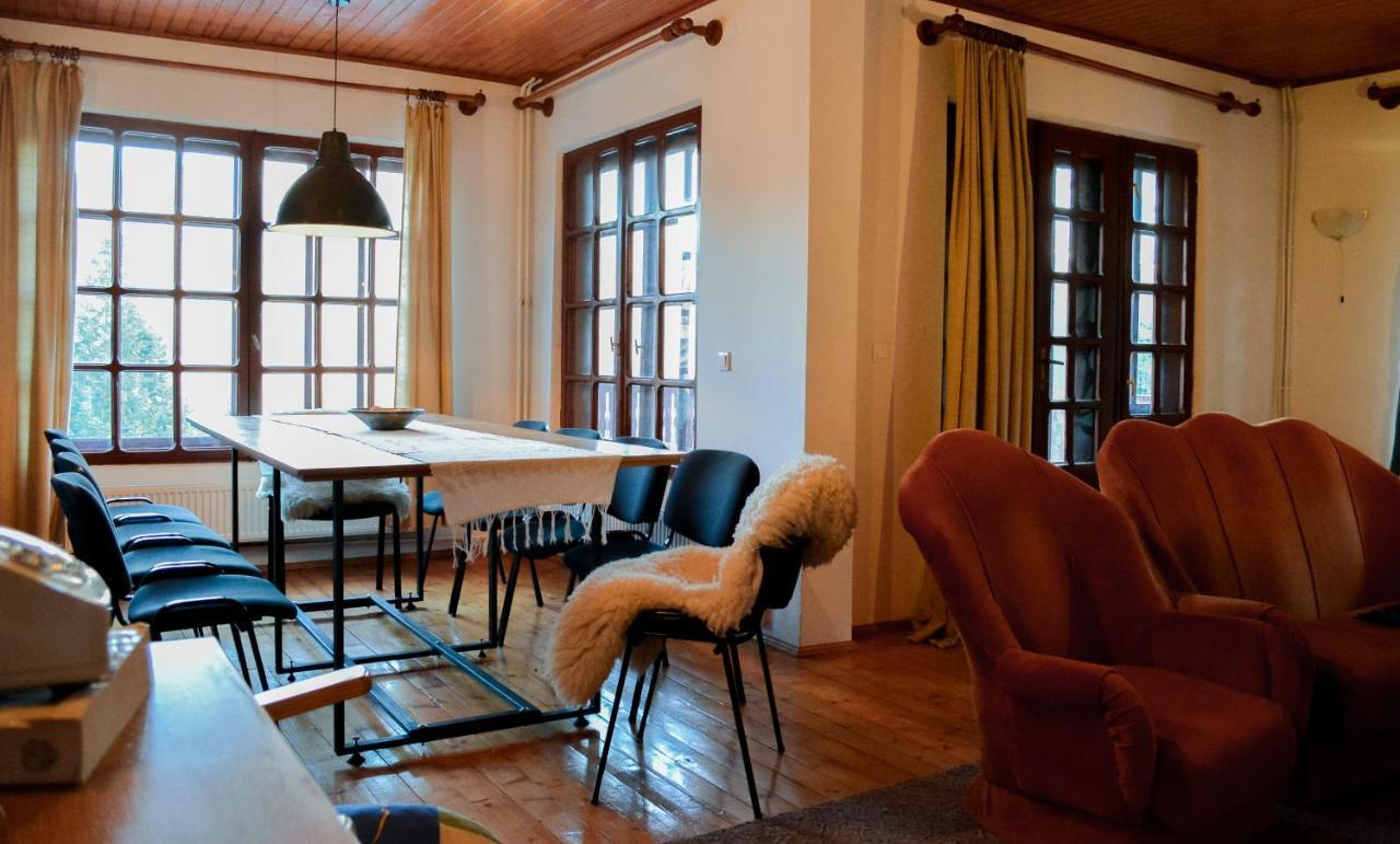 Grandpa's Hidden Crib, 6 Bedroom, Pet Friendly Chaletu *