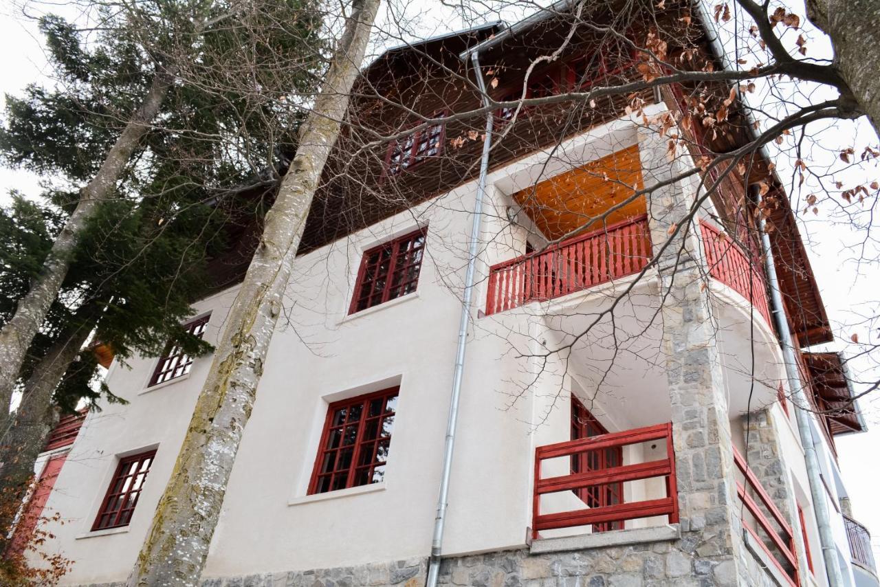 Grandpa's Hidden Crib, 6 Bedroom, Pet Friendly Chaletu
