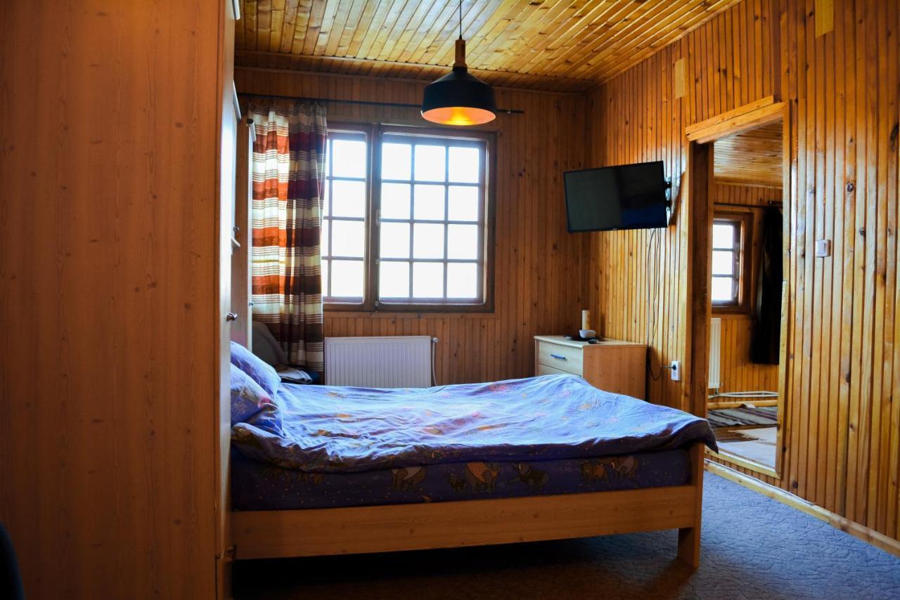 Chaletu Grandpa's Hidden Crib, 6 Bedroom, Pet Friendly Sinaia