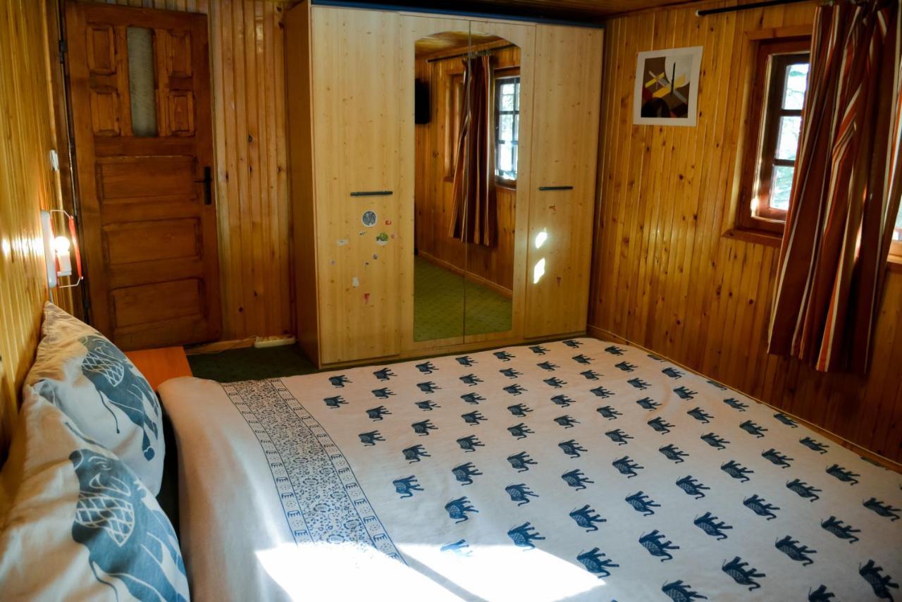 Grandpa's Hidden Crib, 6 Bedroom, Pet Friendly Sinaia